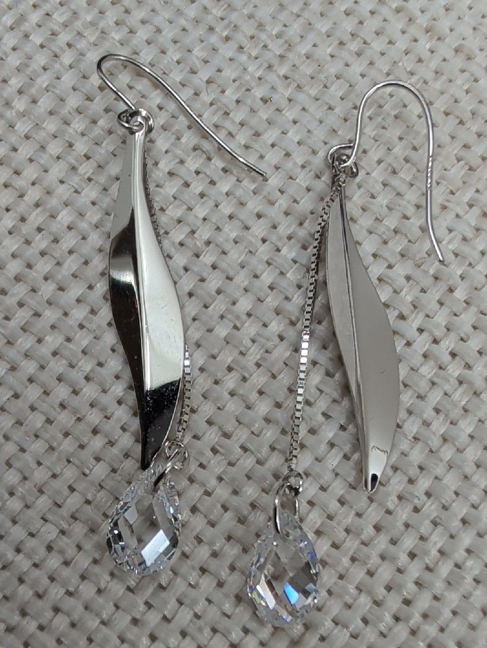 Vintage QVC Diamonique 14K White Gold Leaf Dangle Earrings 2" Drop - Picture 4 of 17